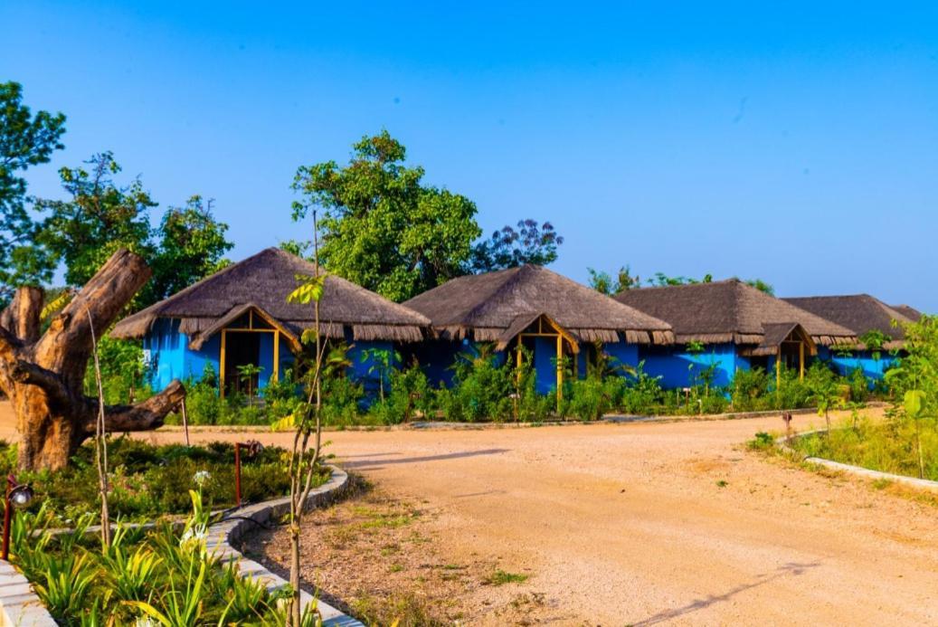 Mayur The Karma Hotel Seoni  Buitenkant foto